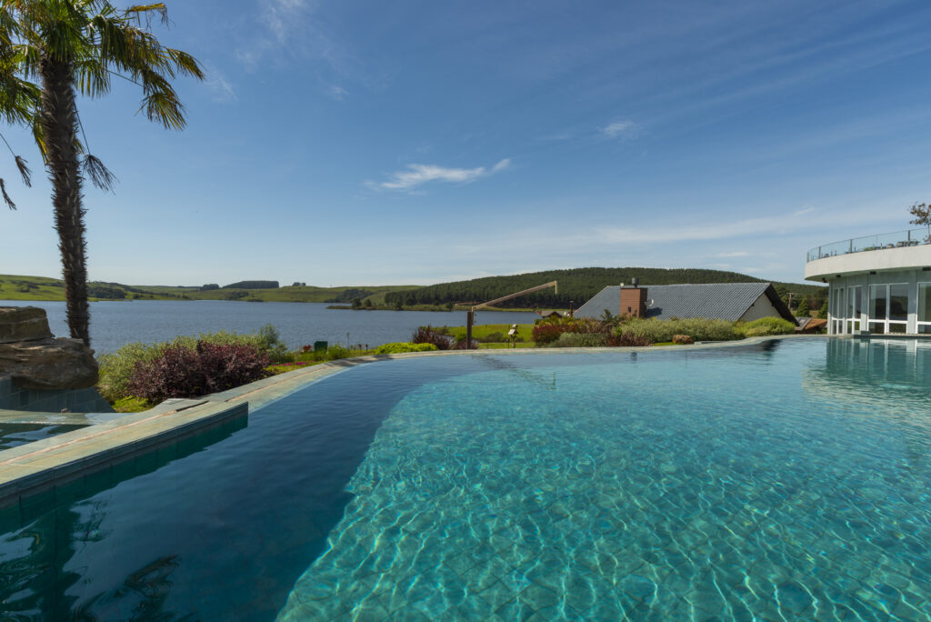 Piscina com Borda Infinita